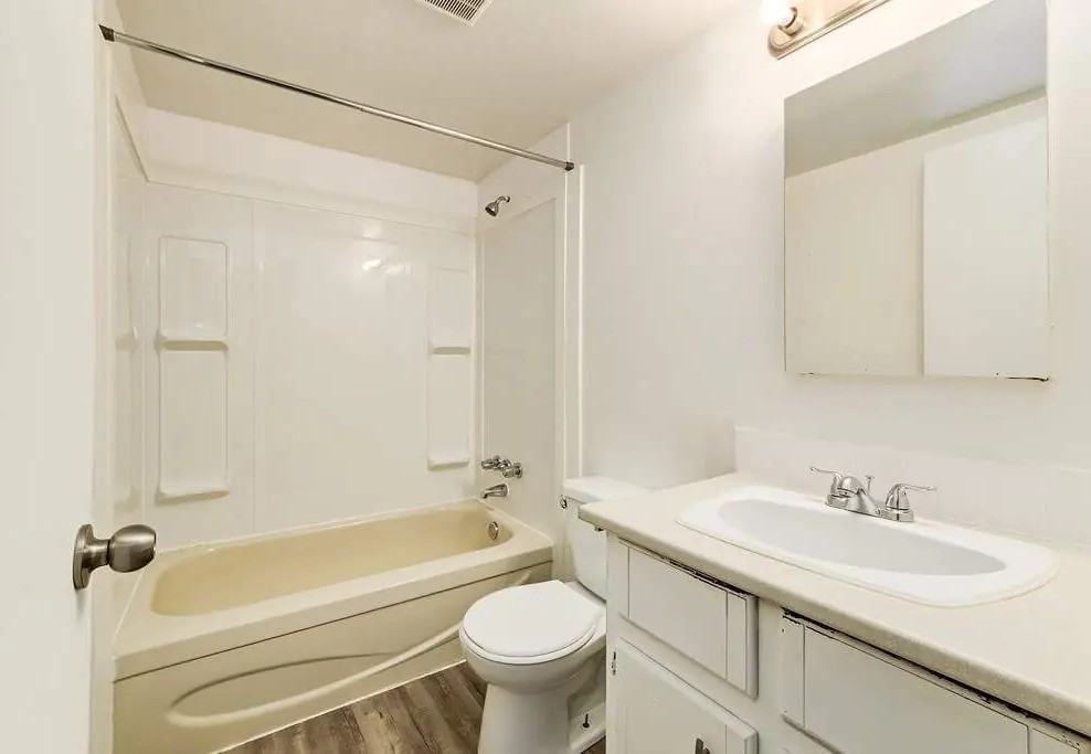 Wildrose - Photo 7 of 13