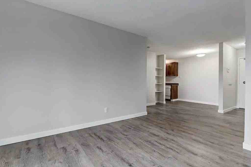 St. James Place - Photo 7 of 26