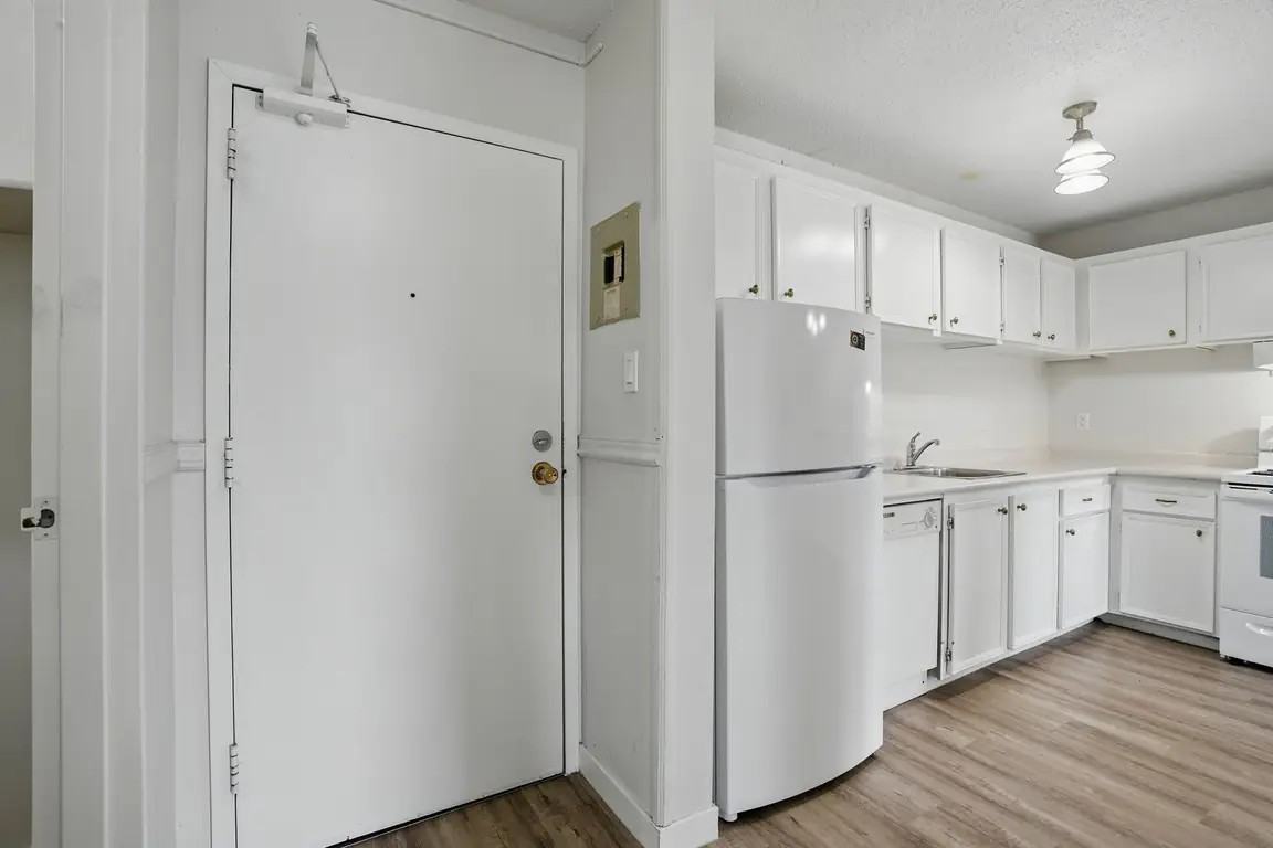 Chancellor Gate - Photo 4 of 26