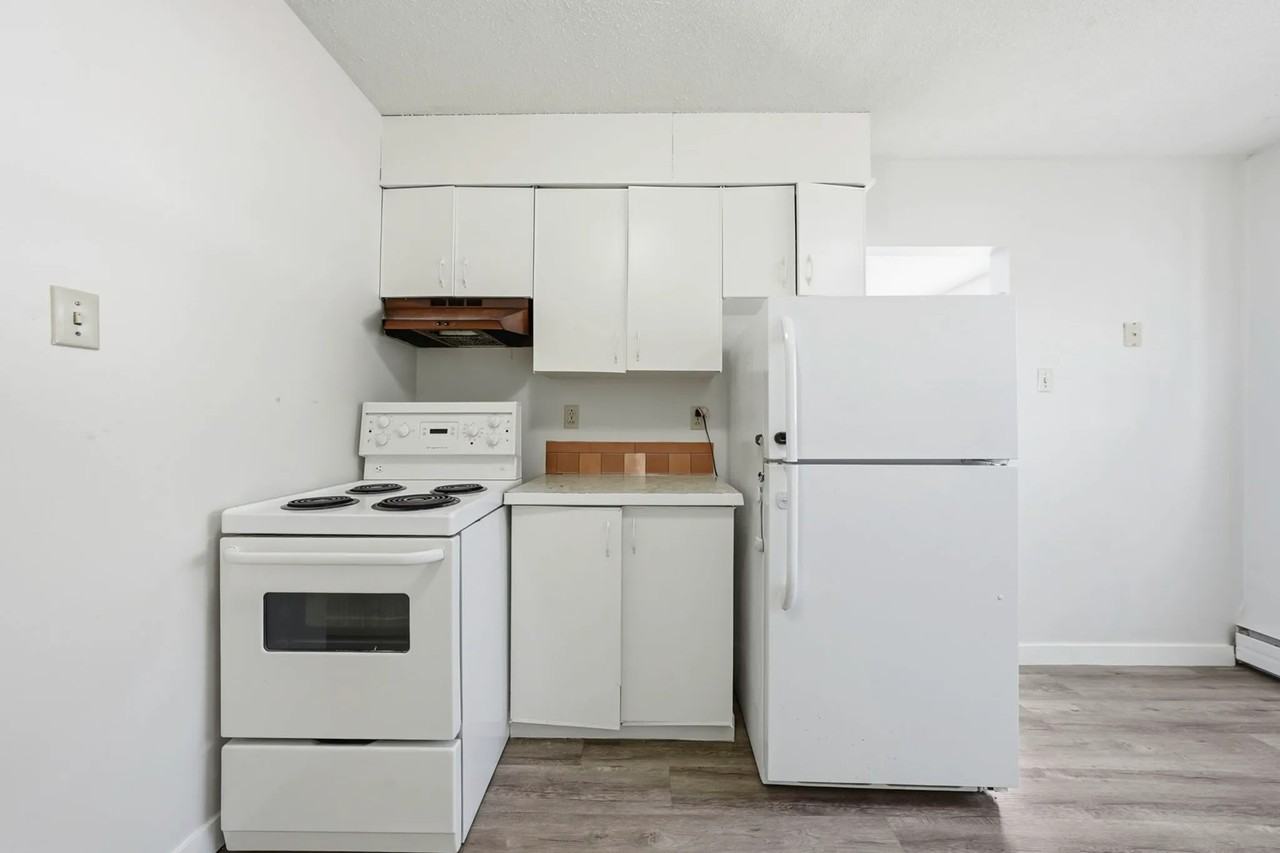 Grenada Arms - Photo 7 of 24