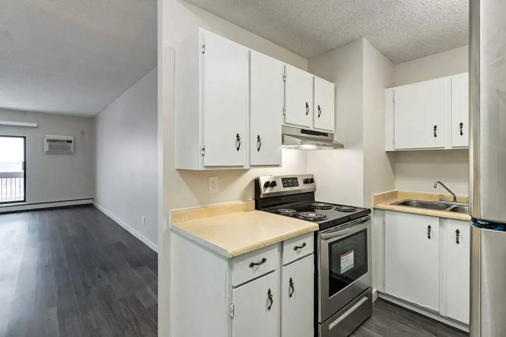 Mayfair Manor - Photo 6 of 34