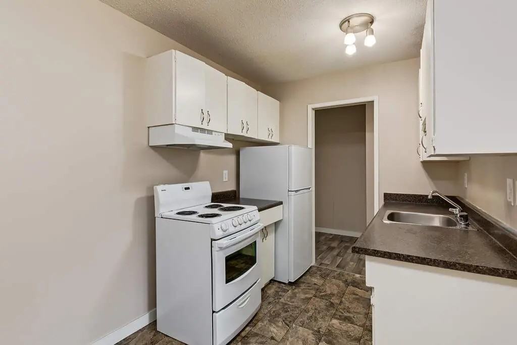 Charles Manor - Photo 5 of 19