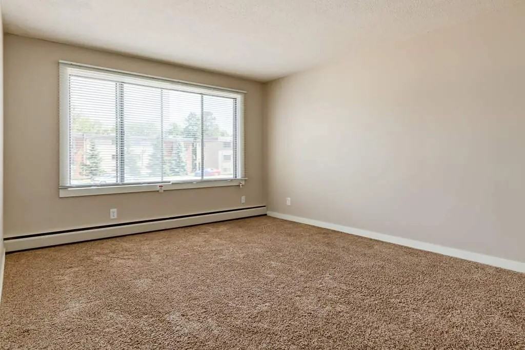 Charles Manor - Photo 7 of 19