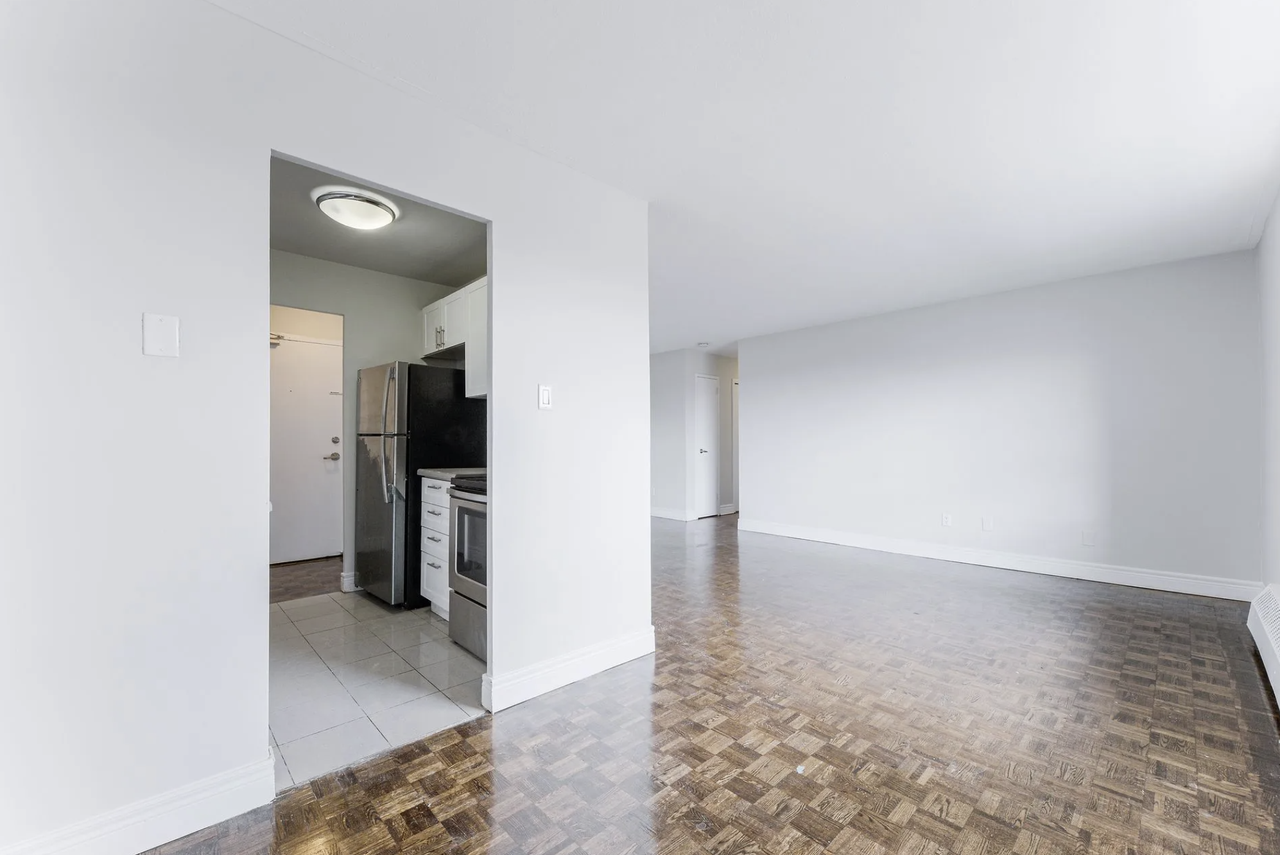 95 Paisley Blvd W - Photo 5 of 14