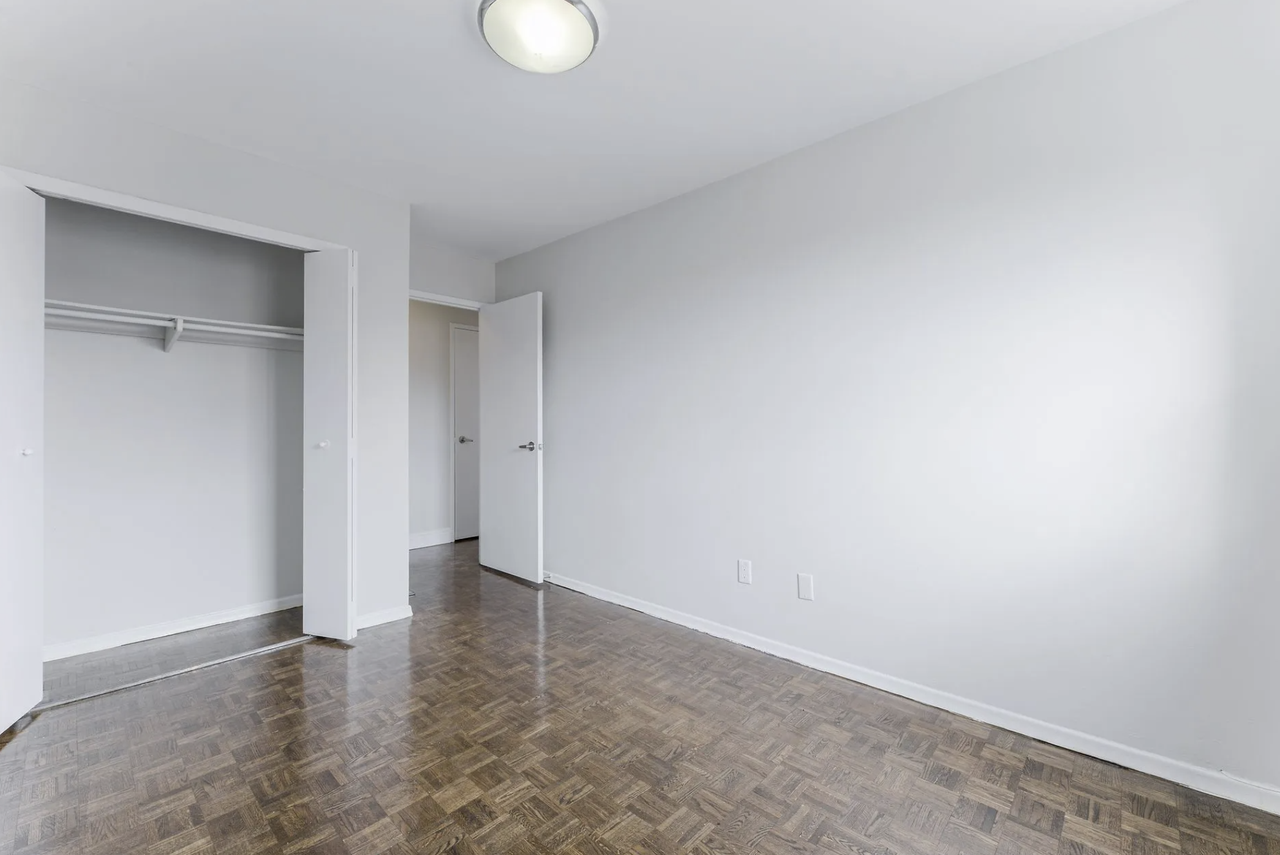 95 Paisley Blvd W - Photo 6 of 14