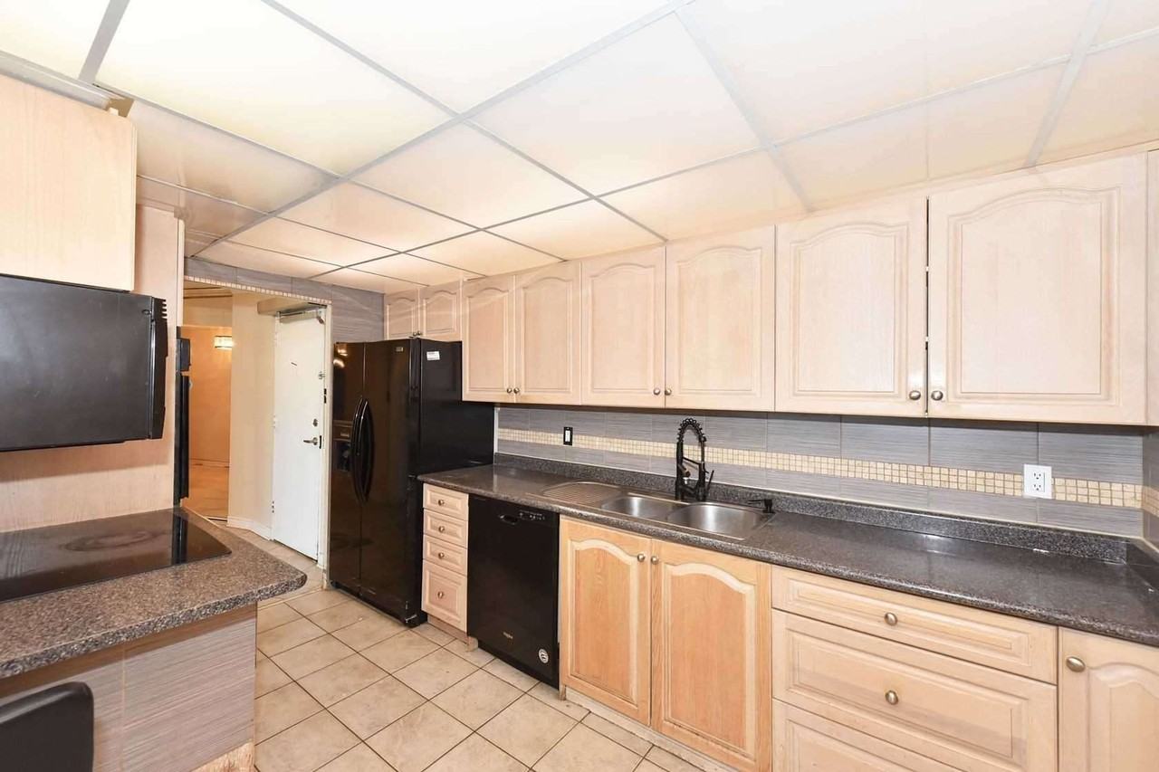 625 The West Mall - Photo 3 of 17