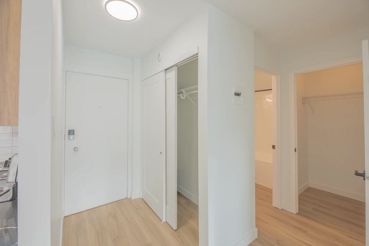 The Rundle - Photo 5 of 35