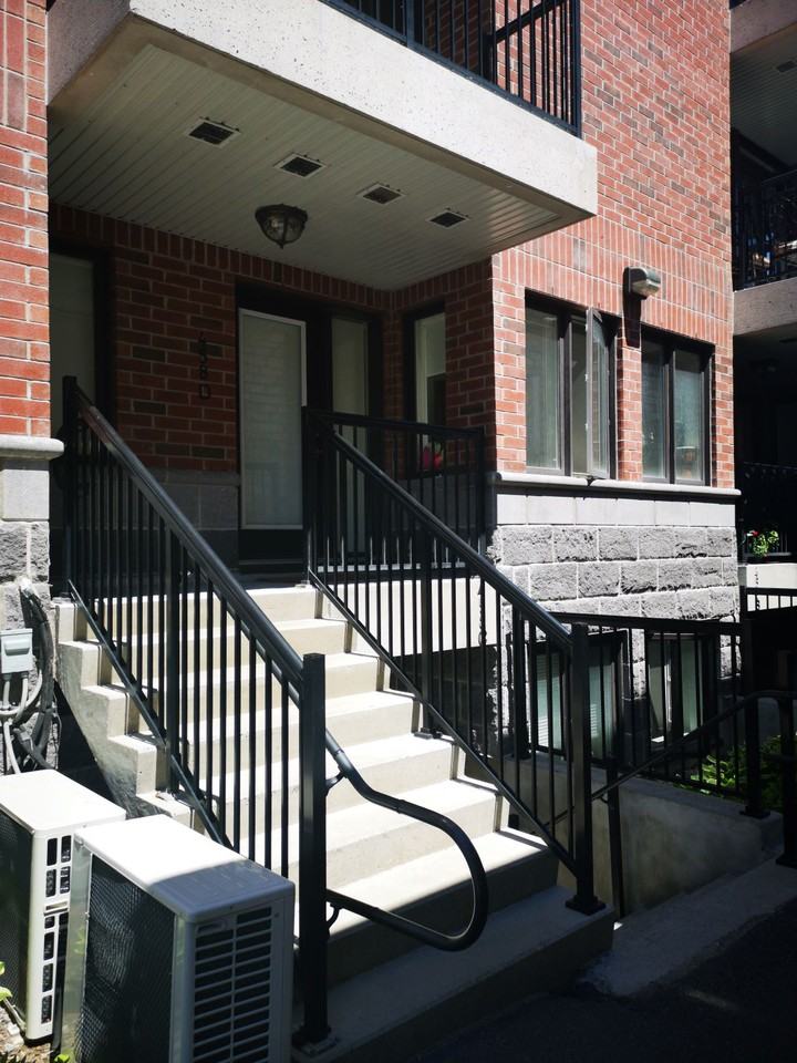 456 King Edward Ave #458 - Photo 4 of 12