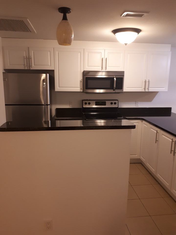 456 King Edward Ave #458 - Photo 5 of 12