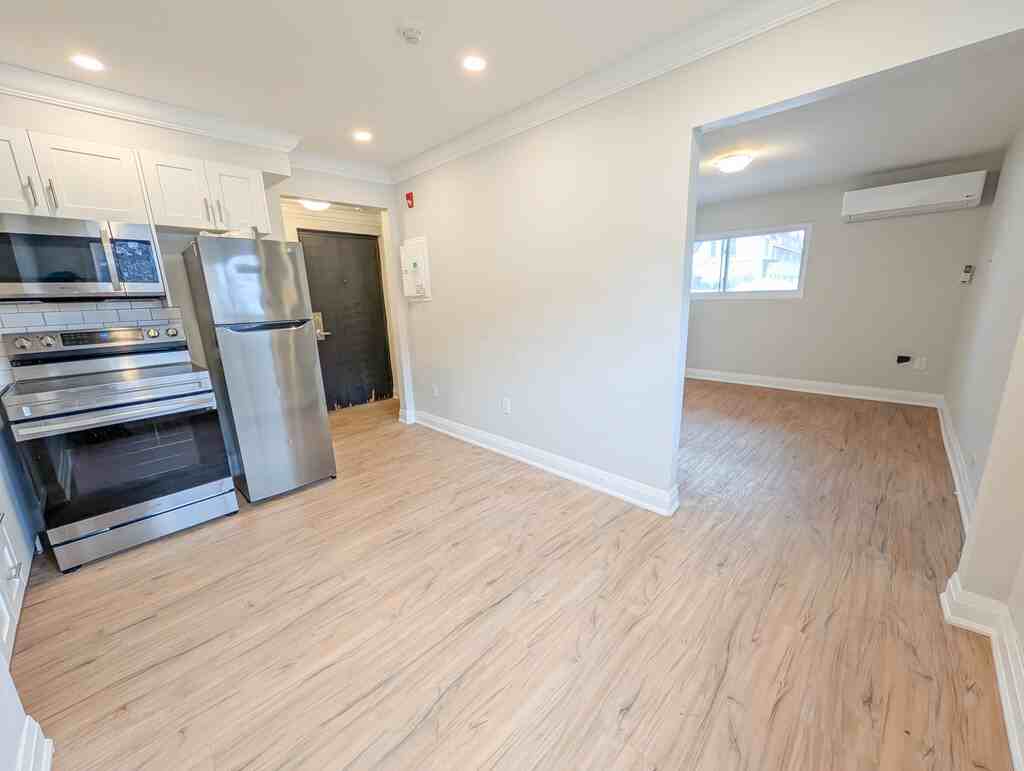 81 Empire St - Photo 2 of 11