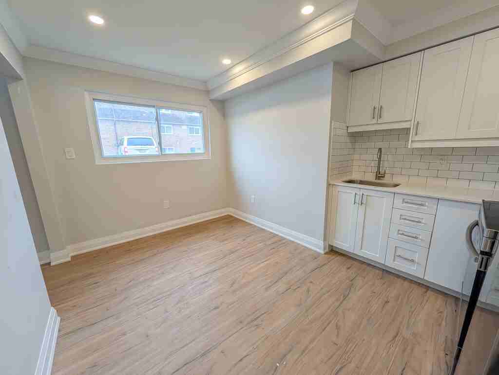 81 Empire St - Photo 3 of 11