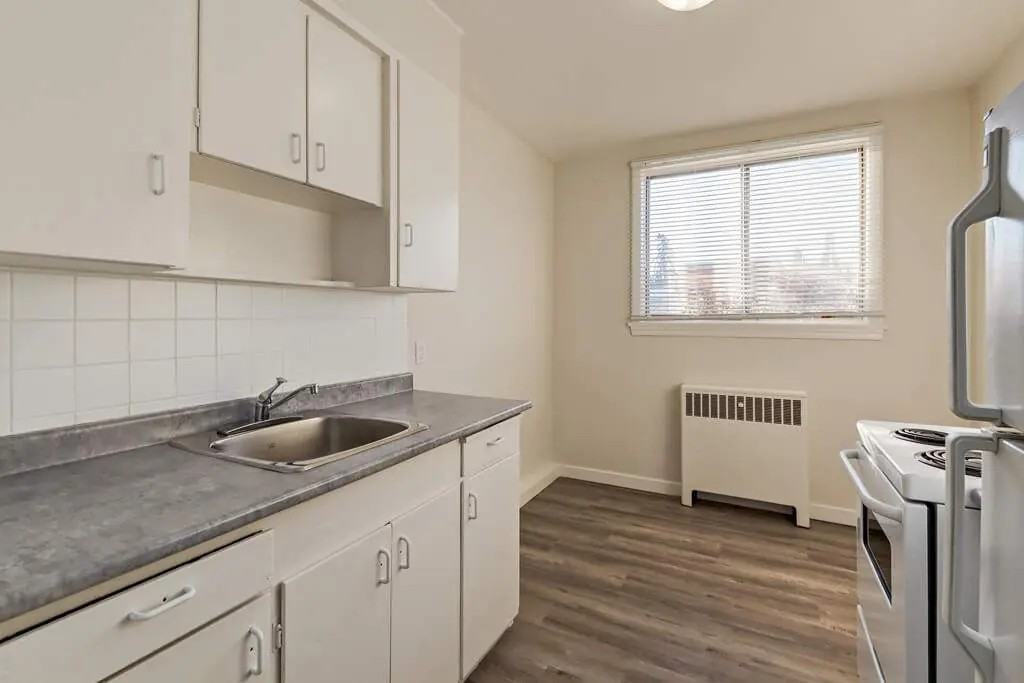 Sherbrooke Manor - Photo 5 of 10