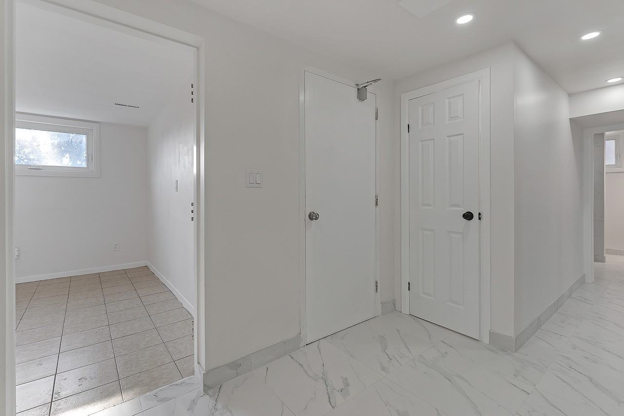 2724 Lake Shore Blvd W - Photo 7 of 25