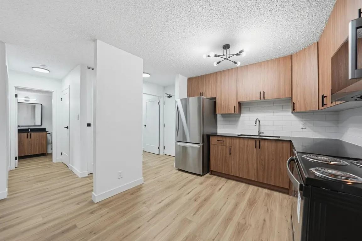 Lakewood Manor - Photo 4 of 50