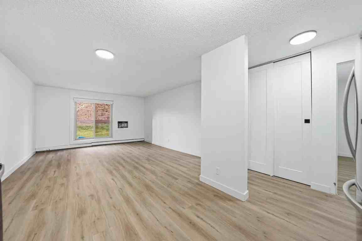 Lakewood Manor - Photo 7 of 50