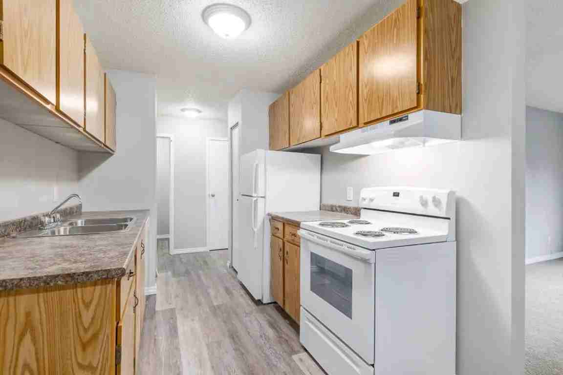 Lakewood Manor - Photo 6 of 50