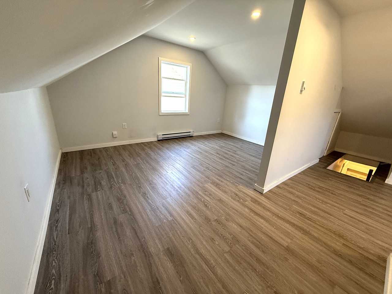 3117 Renfrew Street - Photo 4 of 12