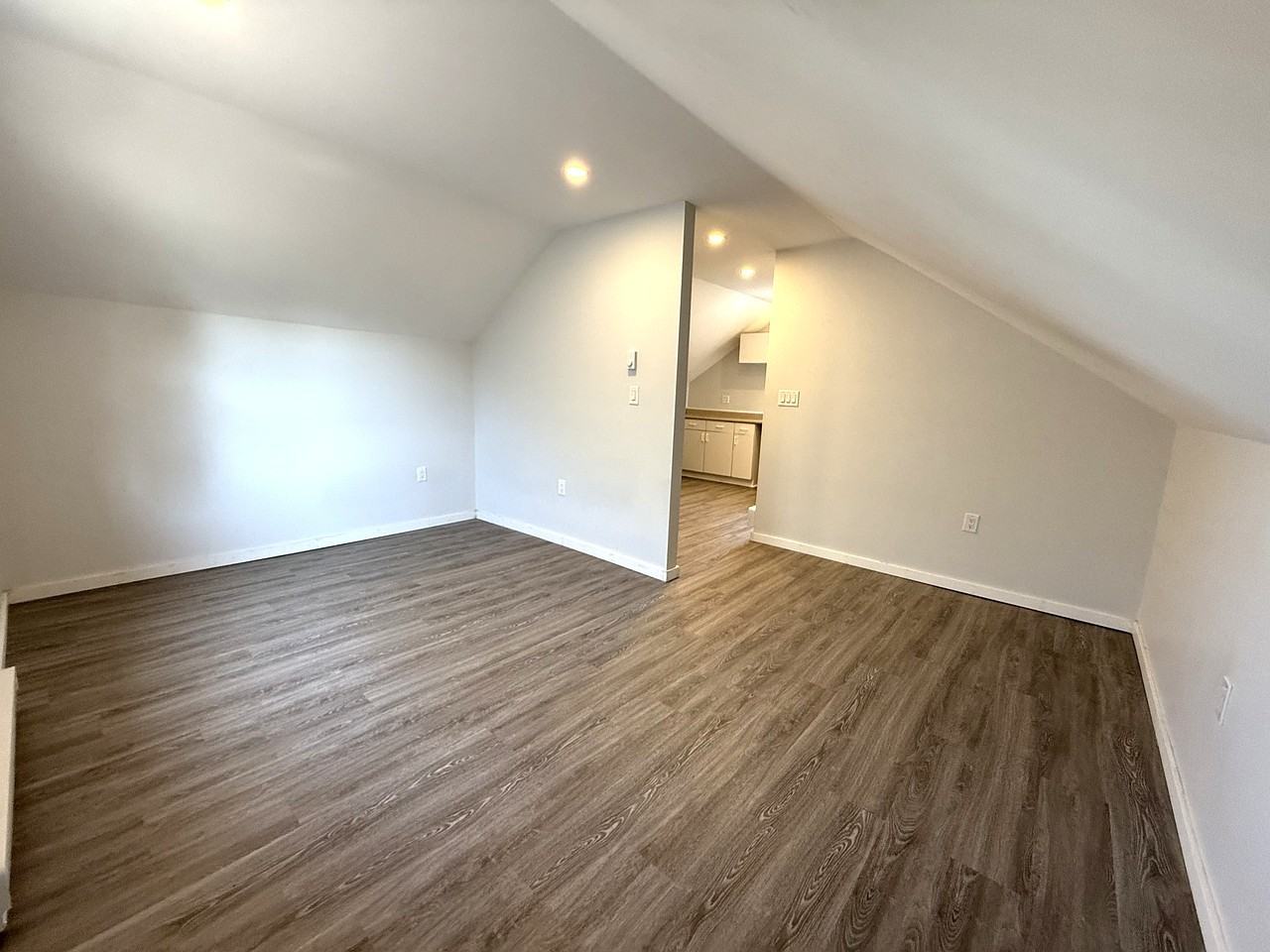 3117 Renfrew Street - Photo 6 of 12