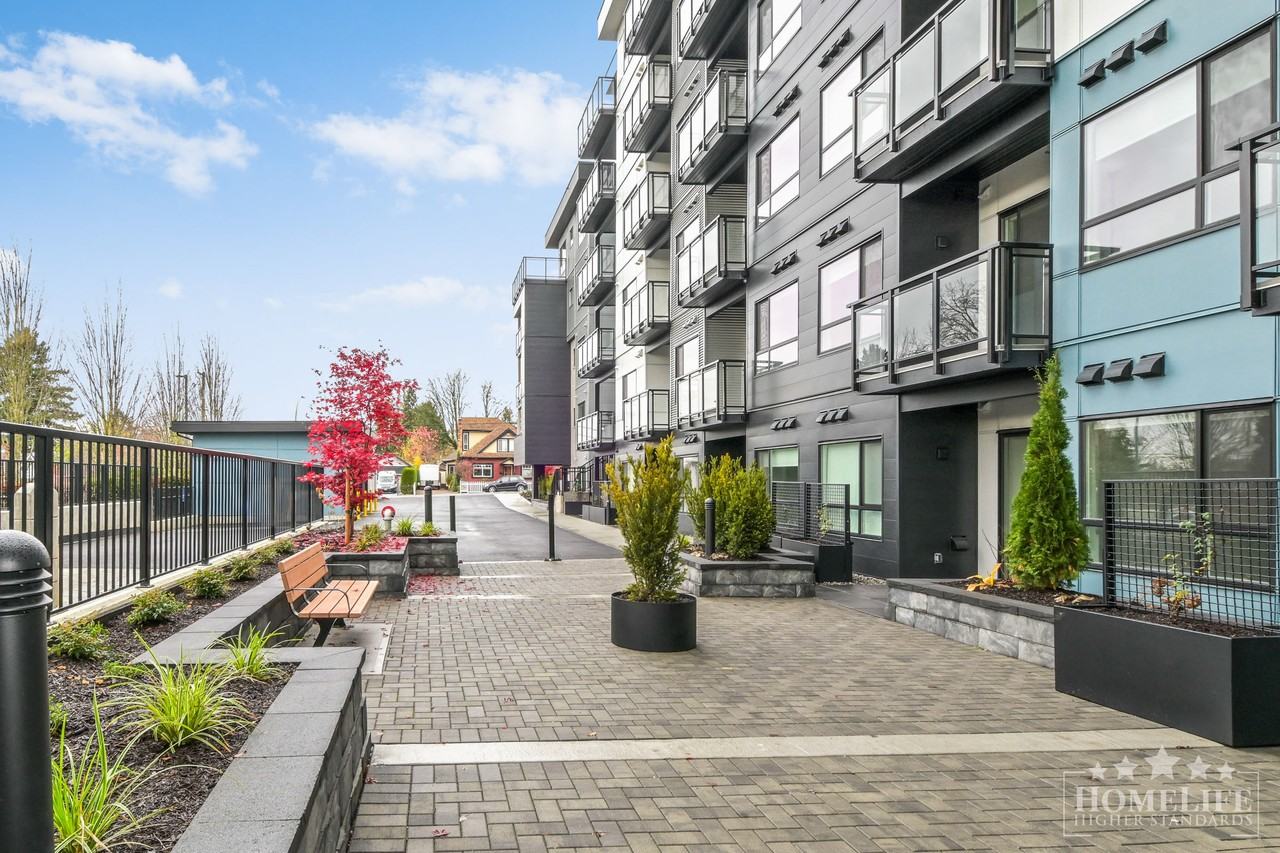 33886 Pine St - Photo 2 of 23