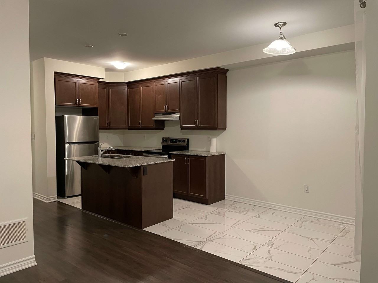 56 Circus Cres - Photo 2 of 9