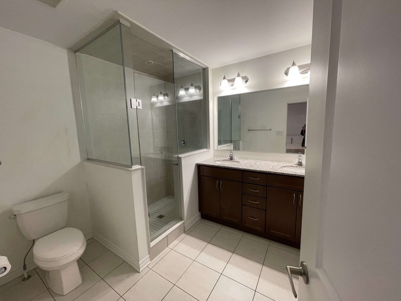 56 Circus Cres - Photo 5 of 9