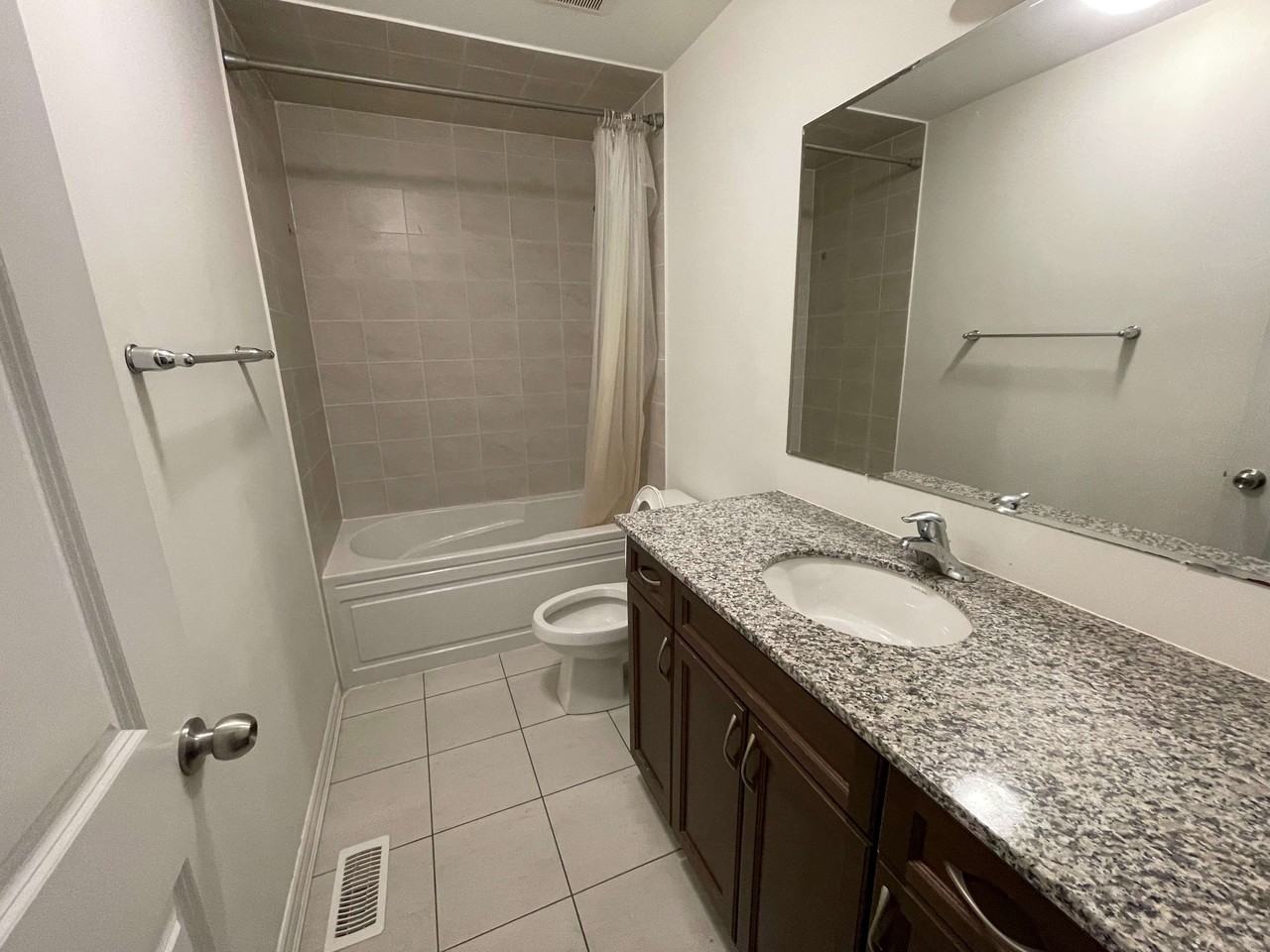 56 Circus Cres - Photo 7 of 9