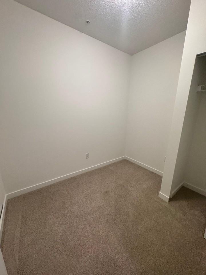 15777 85 Ave - Photo 4 of 7