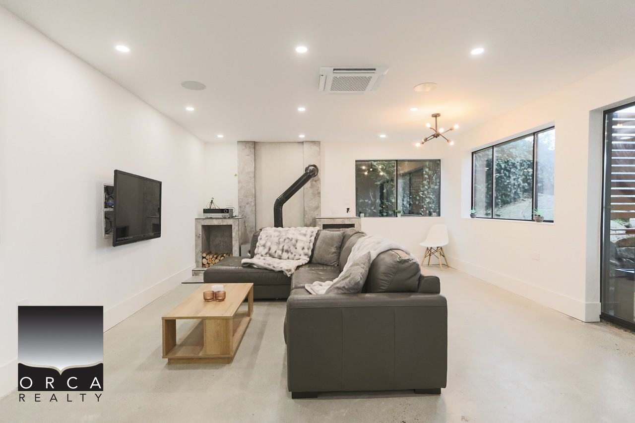 5241 Indian River Dr - Photo 7 of 24