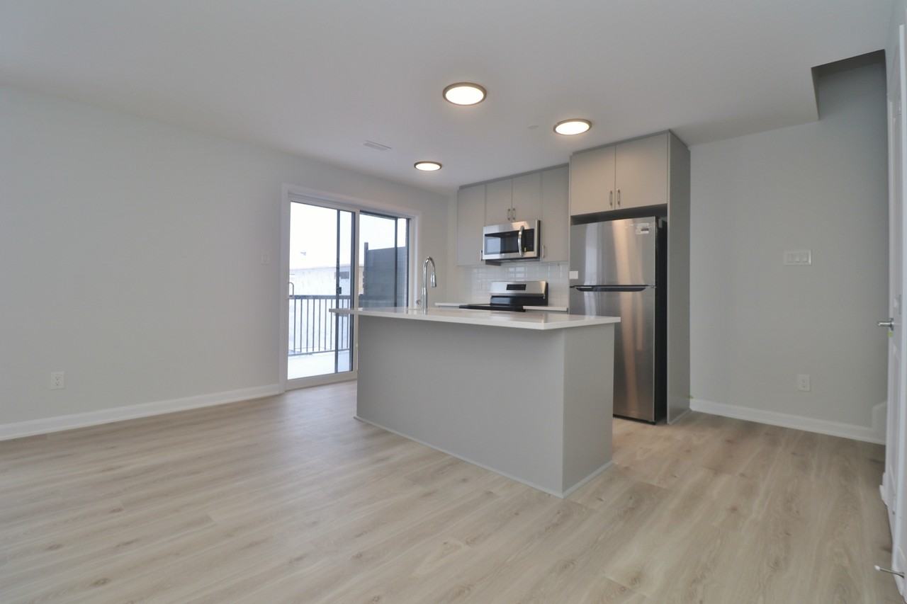 401 Glenroy Gilbert Dr - Photo 4 of 30