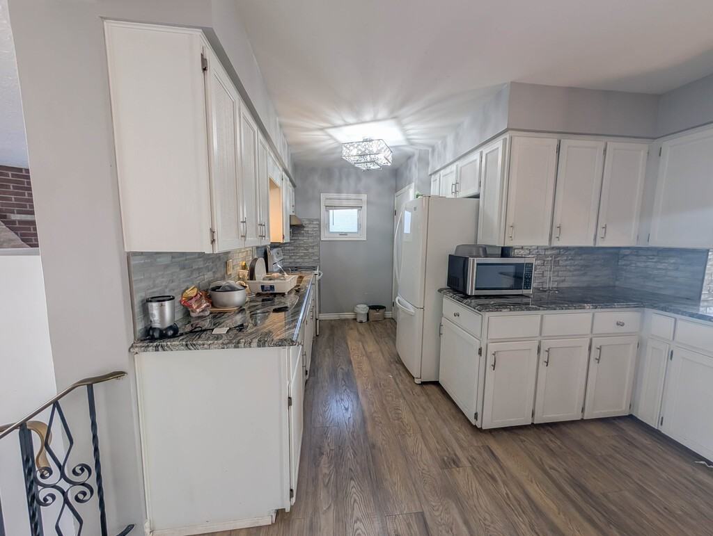 6930 Whitman Ave - Photo 4 of 16