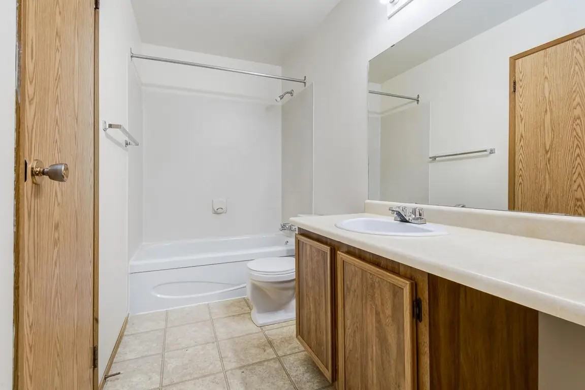 Huntington Hill Coach Homes - Photo 6 of 9