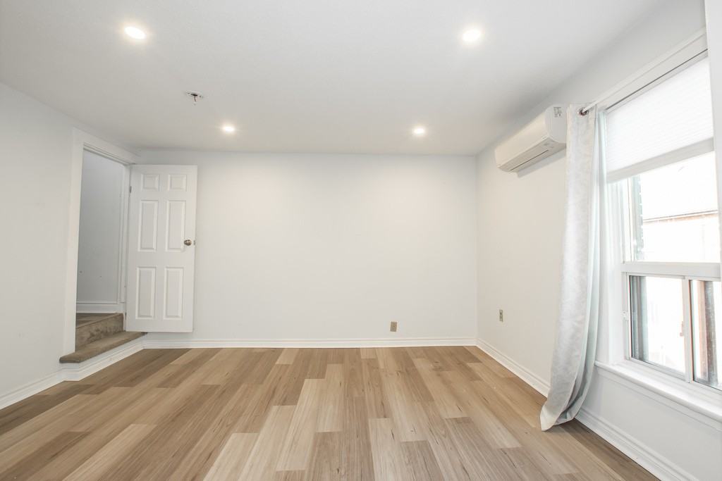 204 Sanford Ave S - Photo 3 of 19