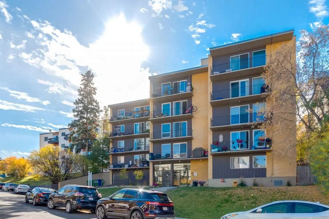 Cameron Manor - Photo 3 of 13