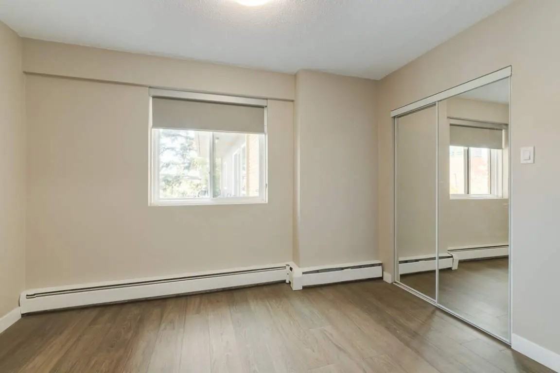 Cameron Manor - Photo 5 of 13