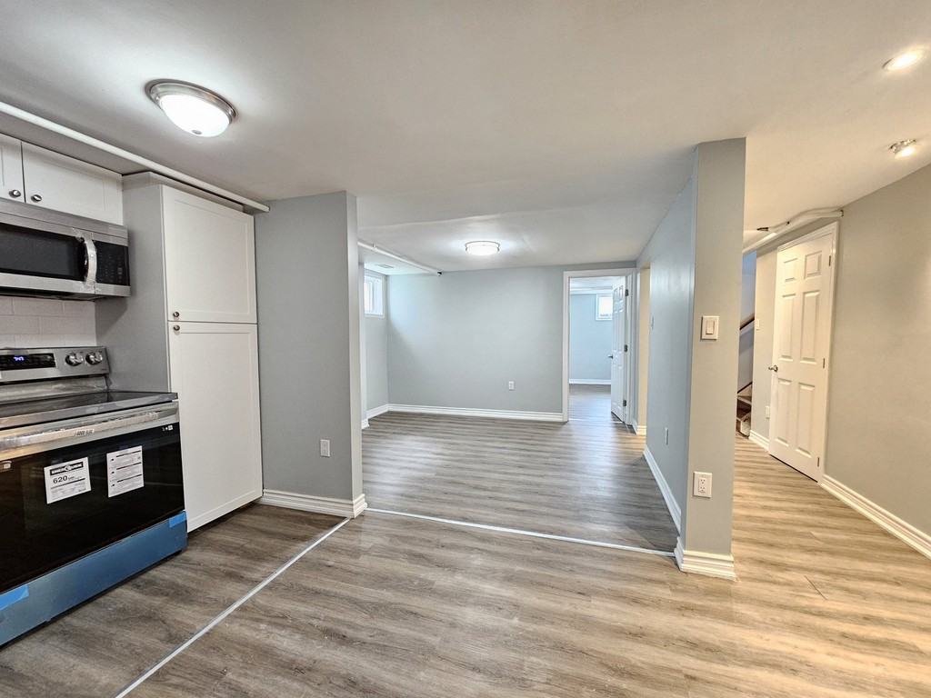 209 Killaly St E - Photo 3 of 17