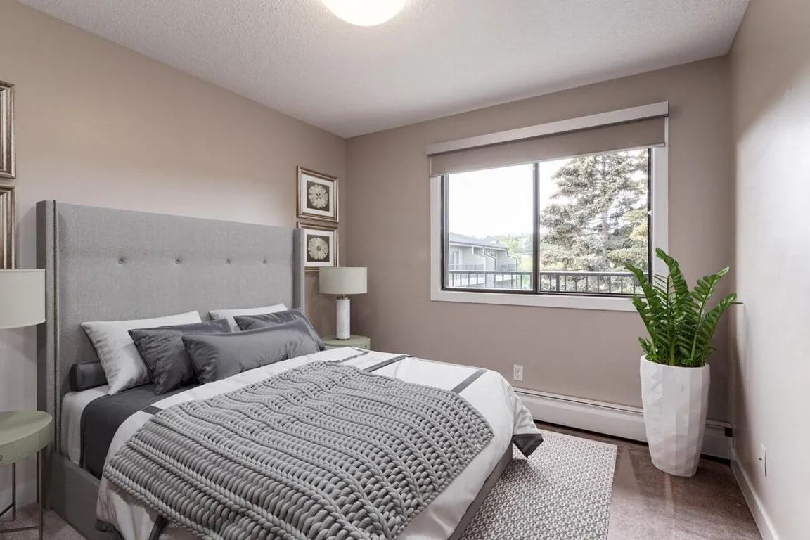 Glengrove Manor - Photo 3 of 32