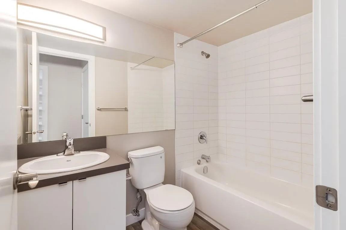 Glengrove Manor - Photo 7 of 32