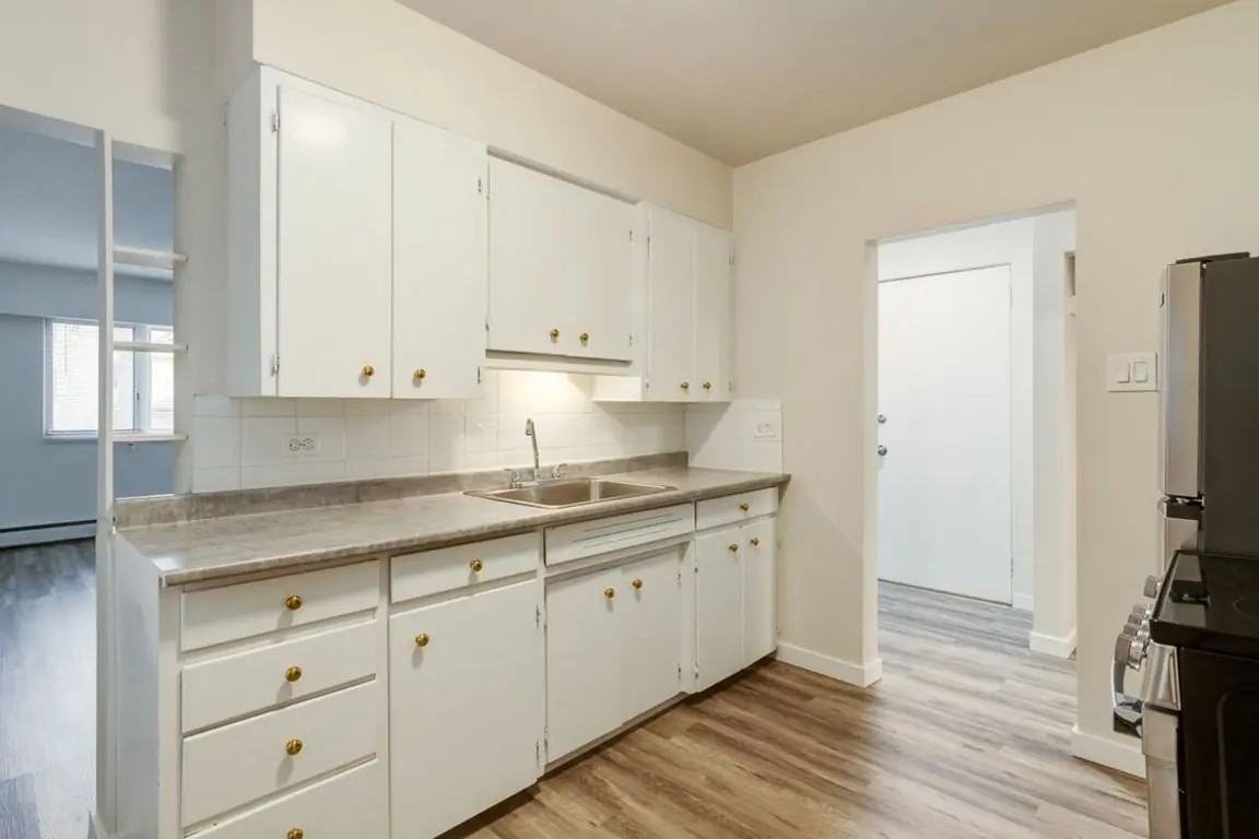 Peyto Apartments - Photo 4 of 16