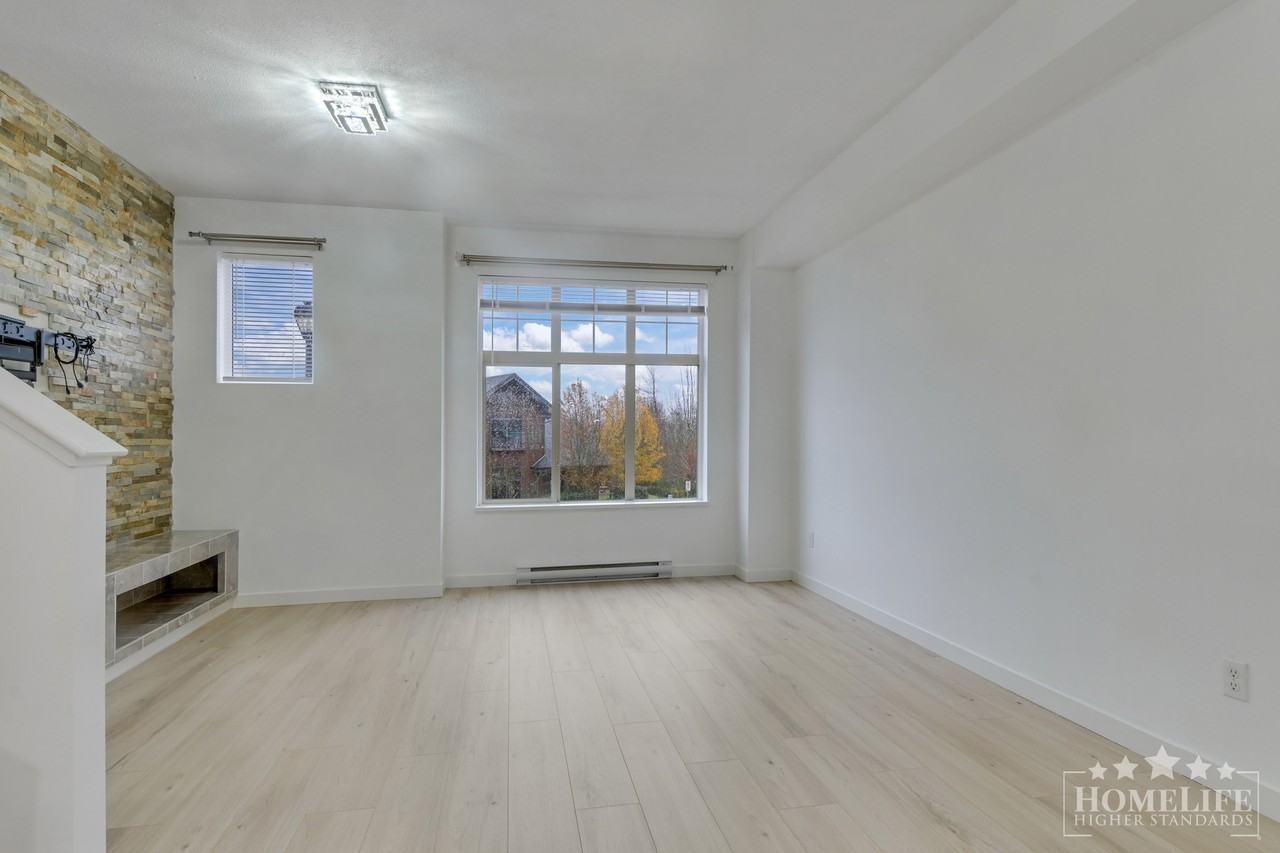 31098 Westridge Pl - Photo 3 of 29