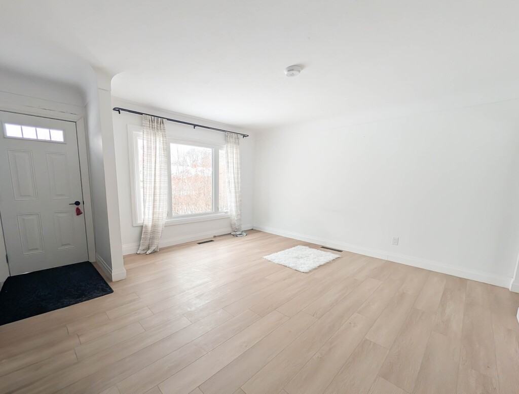 89 Jacobson Ave - Photo 3 of 19