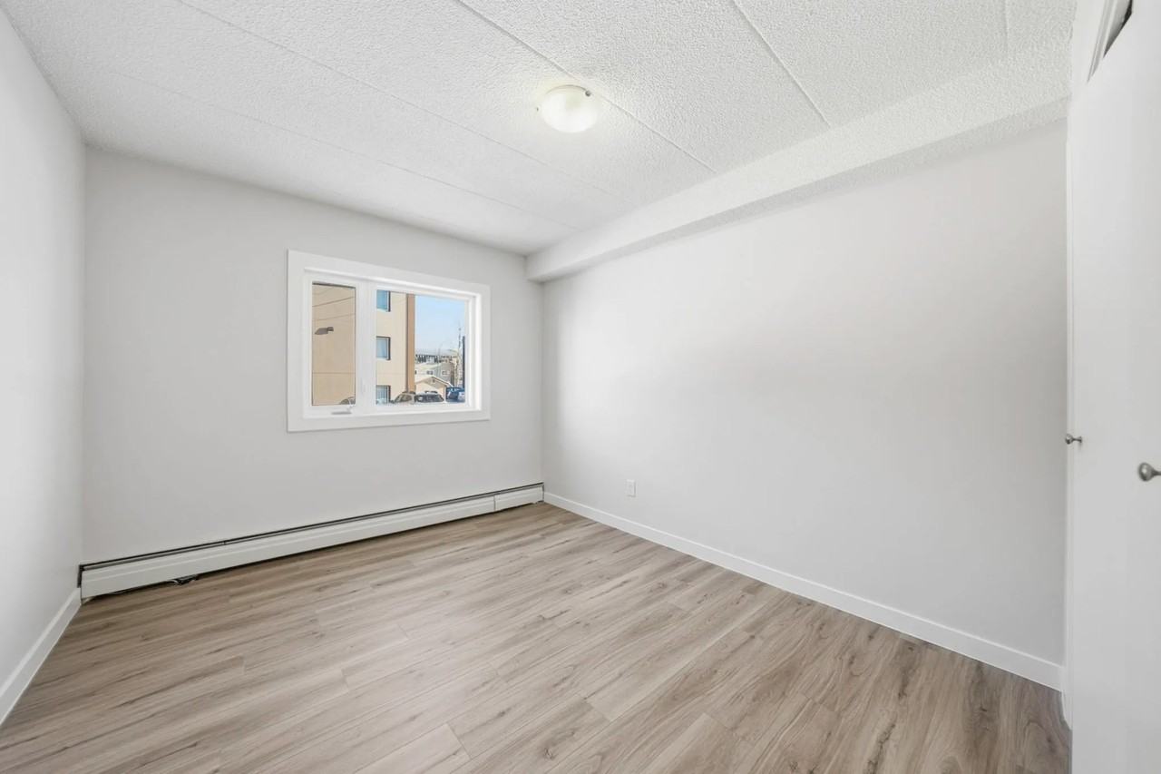 Elsey Manor - Photo 3 of 37