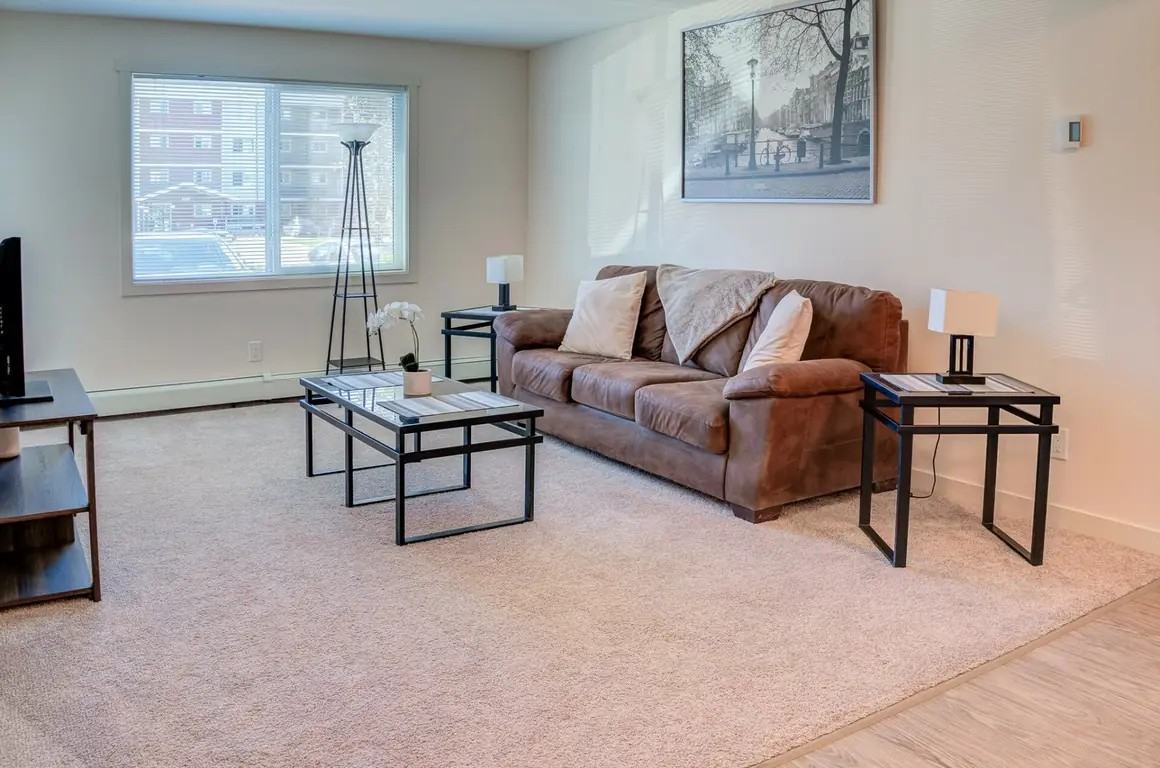 Vanier Woods - Photo 5 of 31