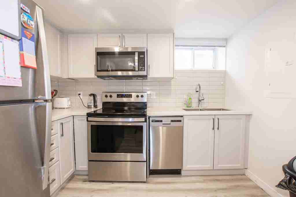 919 Upper Ottawa St - Photo 3 of 15