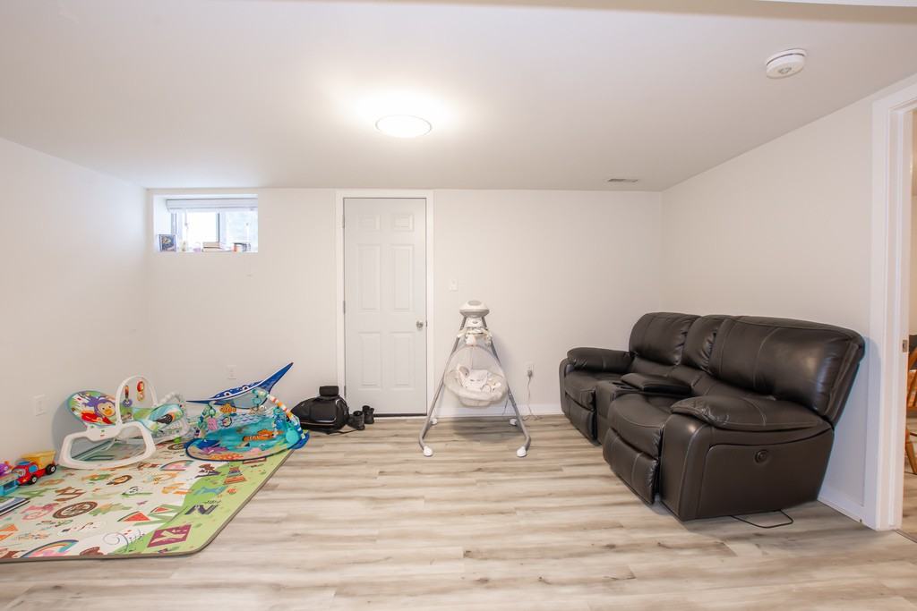 919 Upper Ottawa St - Photo 7 of 15