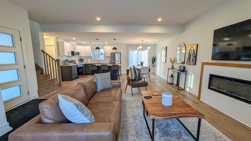 4263 Fourth Ave - Photo 2 of 20