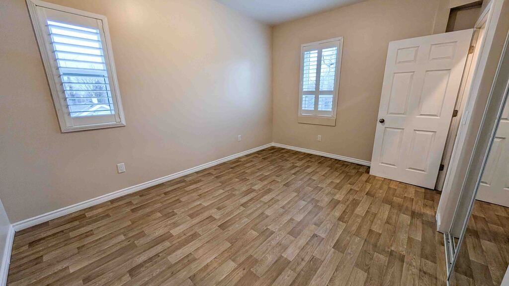 7 Munsee St N - Photo 4 of 16