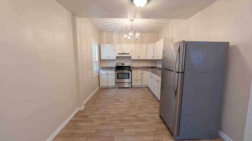 7 Munsee St N - Photo 5 of 16