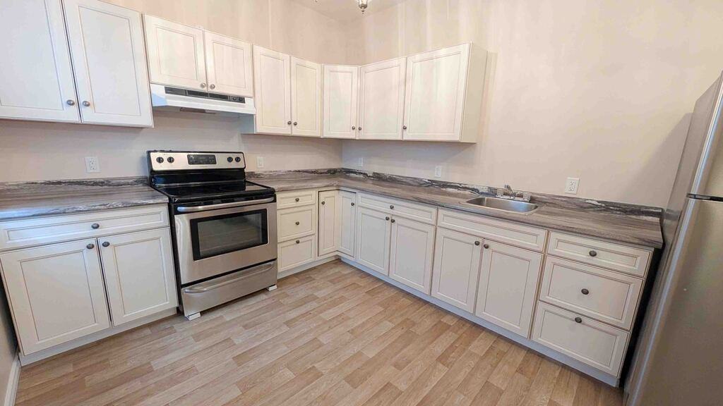 7 Munsee St N - Photo 7 of 16