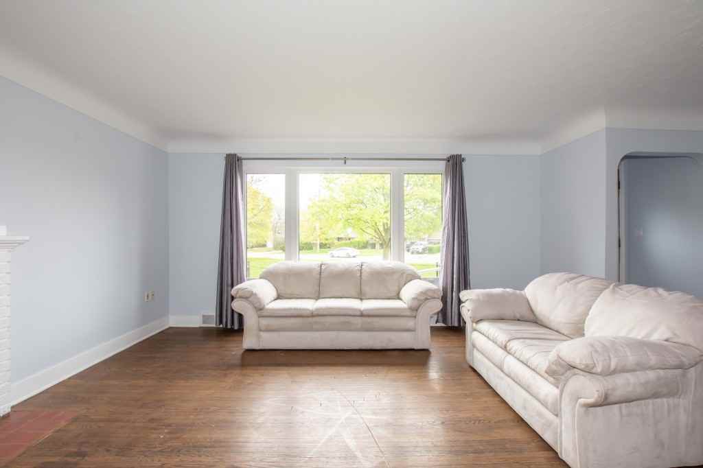 186 Glendale Ave - Photo 3 of 18