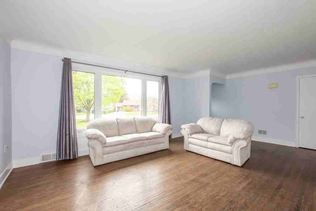 186 Glendale Ave - Photo 4 of 18